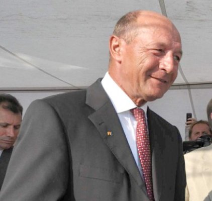 Băsescu: Politica fiscal-bugetară generată de Guvern şi acceptată de FMI este greşită